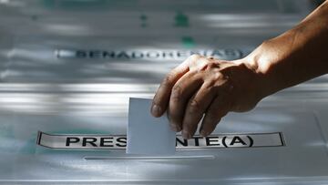 Santiago, 21 de noviembre de 2021.
 Votaciones en primera vuelta de las elecciones presidenciales en la Escuela Basica Reina de Suecia en la comuna de Maipu.
 Sebastian Cisternas/Aton Chile