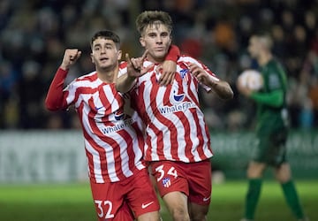 Alberto Moreno celebra con Barrios el gol al Arenteiro.