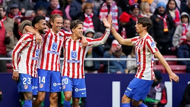 Los jugadores del Atlético celebran el segundo gol ante el Mallorca.