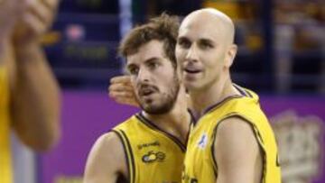 Tomás Bellas y Albert Oliver celebran un triunfo del Herbalife Gran Canaria.