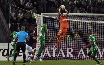 Libertad avanzó a la fase de grupos tras ganar 5-4 en los penales. Bocanegra fue quien falló en Nacional.