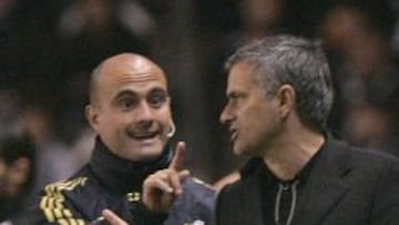 <b>PELEADOS. </b>Mourinho se quejó al final del partido de la actitud de Alfonso Vicente con su banquillo.