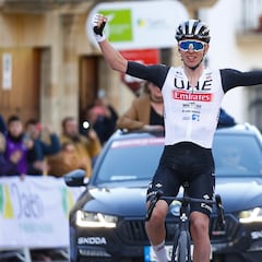 Pogacar estrena el año con una victoria a lo grande en la Clásica Jaén