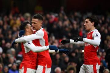 LONDON, ENGLAND - FEBRUARY 11:  Alexis Sanchez (L) of Arsenal celebrates scoring the opening goal with his team mates Kieran Gibbs (C) and Hector Bellerin (R) during the Premier League match between Arsenal and Hull City at Emirates Stadium on February 11, 2017 in London, England.  (Photo by Laurence Griffiths/Getty Images)