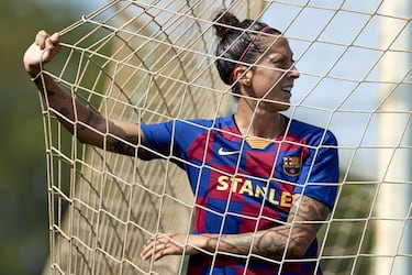 Con 23 dianas, la delantera del Barça apunta a repetir como máxima goleadora de la Primera Iberdrola. La jugadora madrileña tiene un gran olfato goleador y se alza como una de las mejores atacantes de la historia del fútbol femenino español. El año pasado ya brilló en el Atlético, donde consiguió el pichichi y levantó el título liguero y, en esta temporada, ya ha ganado la Supercopa y pelea con las azulgranas por ser campeona de Liga, Copa y Champions. 