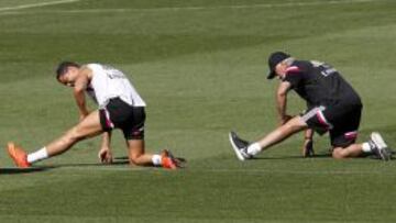 El viernes, Ancelotti estuvo muy atento a Cristiano. Incluso, realizó algún ejercicio junto a él, como vemos en esta imagen. Algo que provocó más de una sonrisa del crack portugués.