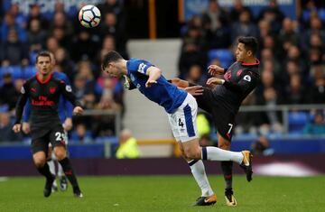 El chileno fue una de las grandes figuras ante Everton por la Premier League.