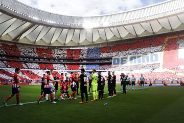 El Eibar hace el pasillo al campeón de la Europa League 2018.