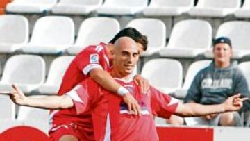 <b>GRAN FUTURO. </b>Castells ha brillado en un Poli Ejido (29 partidos y 3 goles) que ha bajado a Segunda B