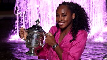 Coco Gauff, con el trofeo de campeona del US Open.