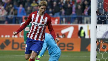 Fernando Torres celebra su gol 100 con la camiseta del Atleti. 