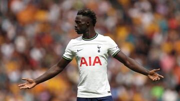 Davinson Sánchez en un partido de Tottenham en Premier League.