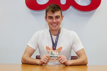 Ben, en su visita a AS tras ser campeón de Europa en pista cubierta.