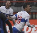 La UC vence a Huachipato en un duelo marcado por la lluvia