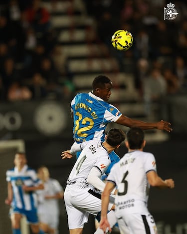 Un golazo de Altimira pone en órbita al Deportivo y chafa al Ceuta