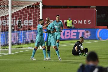 0-3. Jordi Alba celebró el tercer gol.