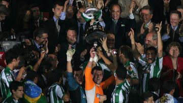 El Betis celebra su t&iacute;tulo de 2005. 