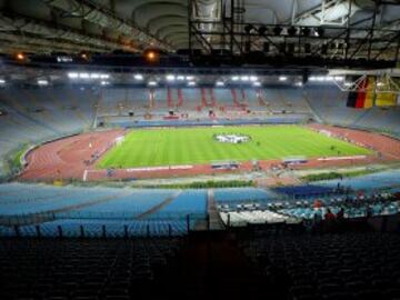 AS Roma's Stadio Olímpico was empty apart from a select group of journalist's and VIP^'s after UEFA ordered a stadium closure.  Spectators were banned from the Olympic stadium due to UEFA sanctions imposed upon the Italian side after referee Anders Frisk 