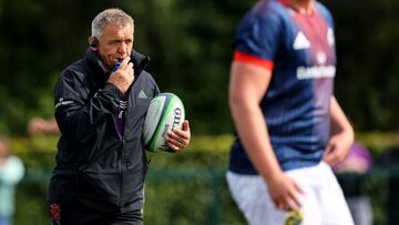 El entrenador Greig Oliver, durante un entrenamiento en las categorías inferiores de Munster Rugby.