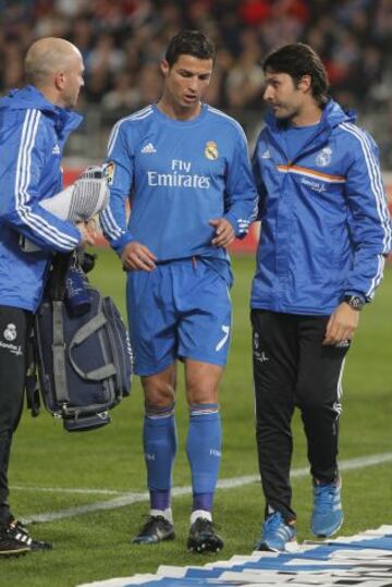 Cristiano Ronaldo se retira con molestias.