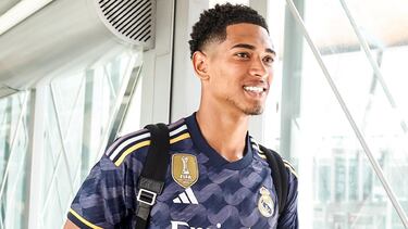 Jude Bellingham, jugador del Real Madrid, en el embarque del vuelo que llevó a la expedición blanca a Los Ángeles.
