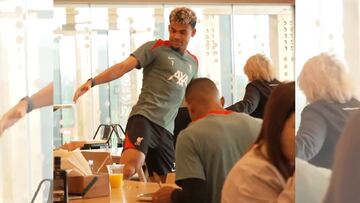 Arne Slot ya cuenta con Luis Díaz.