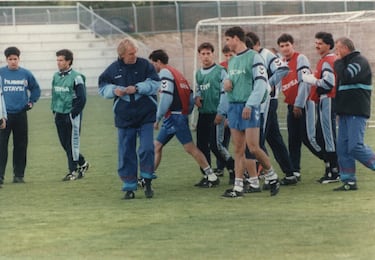 El Madrid perdería en 1992 la Liga en la última jornada en Tenerife (3-2, después de ir ganando 0-2). Beenhakker sería reemplazado por Benito Floro.