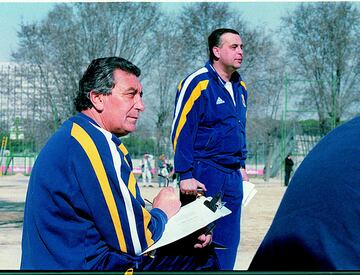  Al terminar su carrera comenzó su labor como entrenador, dirigiendo a varios equipos de Segunda como el Real Madrid C, Getafe, Osasuna, Real Valladolid, Hércules o Granada. 

