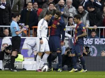 Jornada 26 / REAL MADRID - BARCELONA  Gerard Pique y Cristiano Ronaldo hablando durante el clásico.