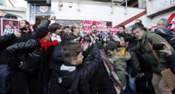 Las protestas de la afición de Rayo contra el fichaje de Zozulya y Martín Presa