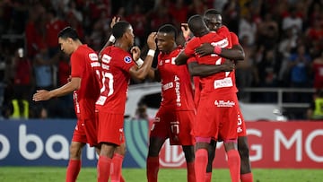 America de Cali's players celebrate after winning the Copa Sudamericana knockout round play-off football match between Colombia's America de Cali and Brazil's Bahia at the Olimpico Pascual Guerrero Stadium in Cali, Colombia, on July 22, 2025. (Photo by Joaqu�n SARMIENTO / AFP)