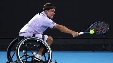 El español Martín De la Puente en su partido de octavos de final ante el australiano Ben weekes en el noveno día de torneo del Open de Australia 2023, en Melbourne.