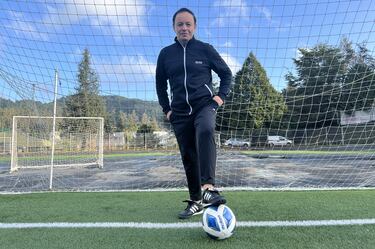 Dirige en el fútbol universitario y pronto podría trabajar con una ex estrella de Colo Colo