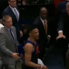 Lío final entre Westbrook y un fan en Utah: "Si estuviera en la calle, no se me acercarían"