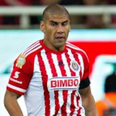 Matías Almeyda "borra" a Carlos Salcido de Chivas