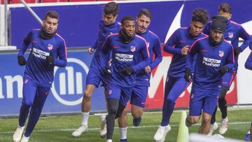 El Atlético estrenó césped sin Giménez ni Godín