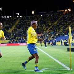 Julián Araujo se despidió de UD Las Palmas para regresar al Barcelona