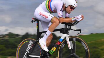 La UCI regulará el tamaño de los calcetines y la aerodinámica