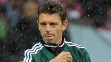 El árbitro italiano Gianluca Rocchi antes del partido de clasificación para el mundial de Brasil 2014 entre Polonia e Inglaterra.