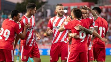 Los jugadores del Girona celebran un gol.
