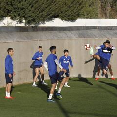 Rodrigo, con sobrecarga, baja para el derbi ante el Levante