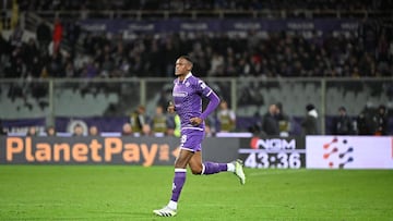 Yerry Mina en su debut con la Fiorentina.