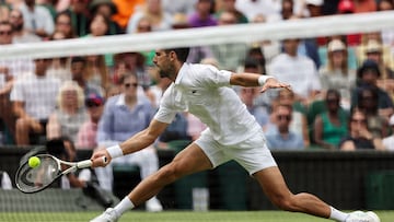 Novak Djokovic, contra Hubert Hurkacz en Wimbledon.