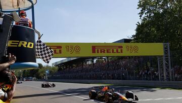 El piloto holandés de Red Bull Racing, Max Verstappen, cruza la línea de meta para ganar el Gran Premio de Fórmula 1.