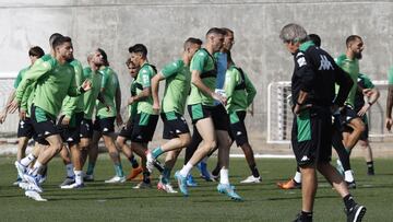 Pellegrini, con su plantel. 