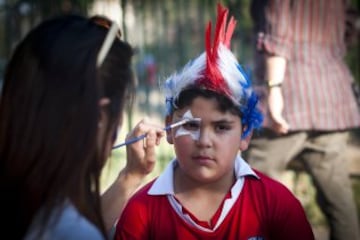 Belleza y color en la previa del duelo entre Chile y Uruguay