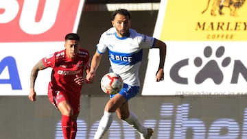 Futbol, Nublense vs Universidad Catolica
Decimoseptima fecha, campeonato Nacional 2024.
El jugador de Universidad Catolica Cristian Cuevas, derecha, juega el balon contra Nublense durante el partido de primera division disputado en el estadio Nelson Oyarzun de Chillan, Chile.
28/07/2024
Eduardo Fortes/Photosport
Football, Nublense vs Universidad Catolica
17th date, 2024 National Championship.
Universidad Catolica Cristian Cuevas player, right, play the ball against Nublense during the first division match played at the Nelson Oyarzun stadium in Chillan, Chile.
28/07/2024
Eduardo Fortes/Photosport