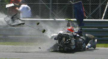 El polaco salió milagrosamente ileso tras sufrir un accidente en el GP de Canadá en 2007. Kubica perdió el control tras impactar con Trulli a unos 230 km/h. Su BMW se elevó ligeramente, chocó contra el muro y cruzó la pista dando varias vueltas de campana para terminar en la escapatoria volcado sobre el lado derecho. Únicamente se fracturó la pierna derecha. 