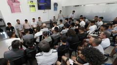 De grandes a chicos: la charla de los volantes centrales de Boca