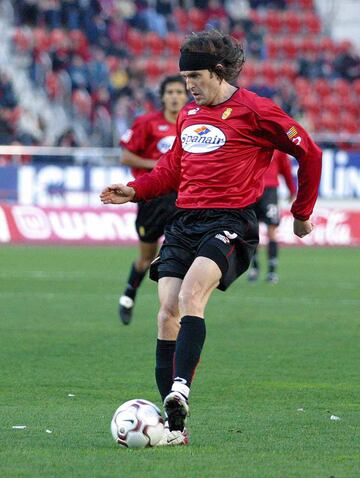 El catalán jugó en el Barcelona cuatro temporadas en total entre 1988 y 1991 primero y 1992 y 1993 después. Terminó su carrera en el Mallorca donde estuvo desde 1998 hasta que se retiró en 2003.